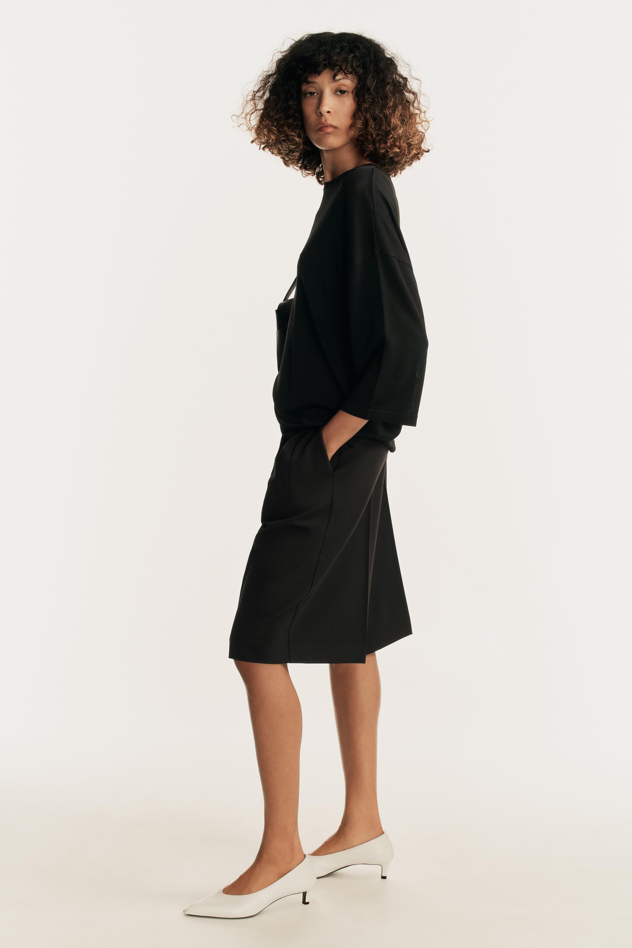 THREE-QUARTER SLEEVE KNIT TOP